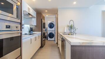 Appartement, Meerdere bedden, balkon, uitzicht op zee (Encantame Towers Viento 904) | Privékeuken