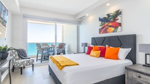 Condo, várias camas, sacada, vista para o oceano (Encantame Towers Viento 904) | 2 quartos, individualmente decorados, individualmente mobiliados