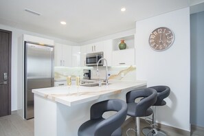 Condo, 1 King Bed with Sofa bed, Balcony, Ocean View (Encantame Towers Velero 303) | Private kitchen