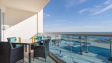 Condo, 1 cama King e sofá-cama, sacada, vista para o oceano (Encantame Towers Velero 303) | Vista do quarto