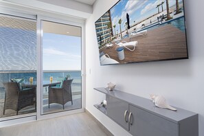 Condo, 1 King Bed with Sofa bed, Balcony, Ocean View (Encantame Towers Velero 303) | Interior