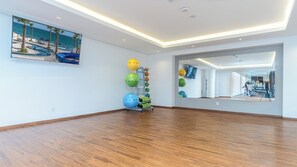 公寓客房, 1 張特大雙人床及 1 張梳化床, 露台, 海景 (Encantame Towers Velero 303) | 健身設施