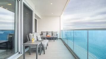 Condo, 1 King Bed with Sofa bed, Balcony, Ocean View (Encantame Towers Velero 1804) | Terrace/patio