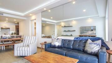 Apartment, 1 King-Bett und Schlafsofa, Balkon, Meerblick (Encantame Towers Velero 1804) | Wohnbereich | 42-Zoll-Flachbildfernseher mit Digitalempfang