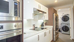 Condo, 1 King Bed with Sofa bed, Balcony, Ocean View (Encantame Towers Velero 1804) | Private kitchen | Dining tables