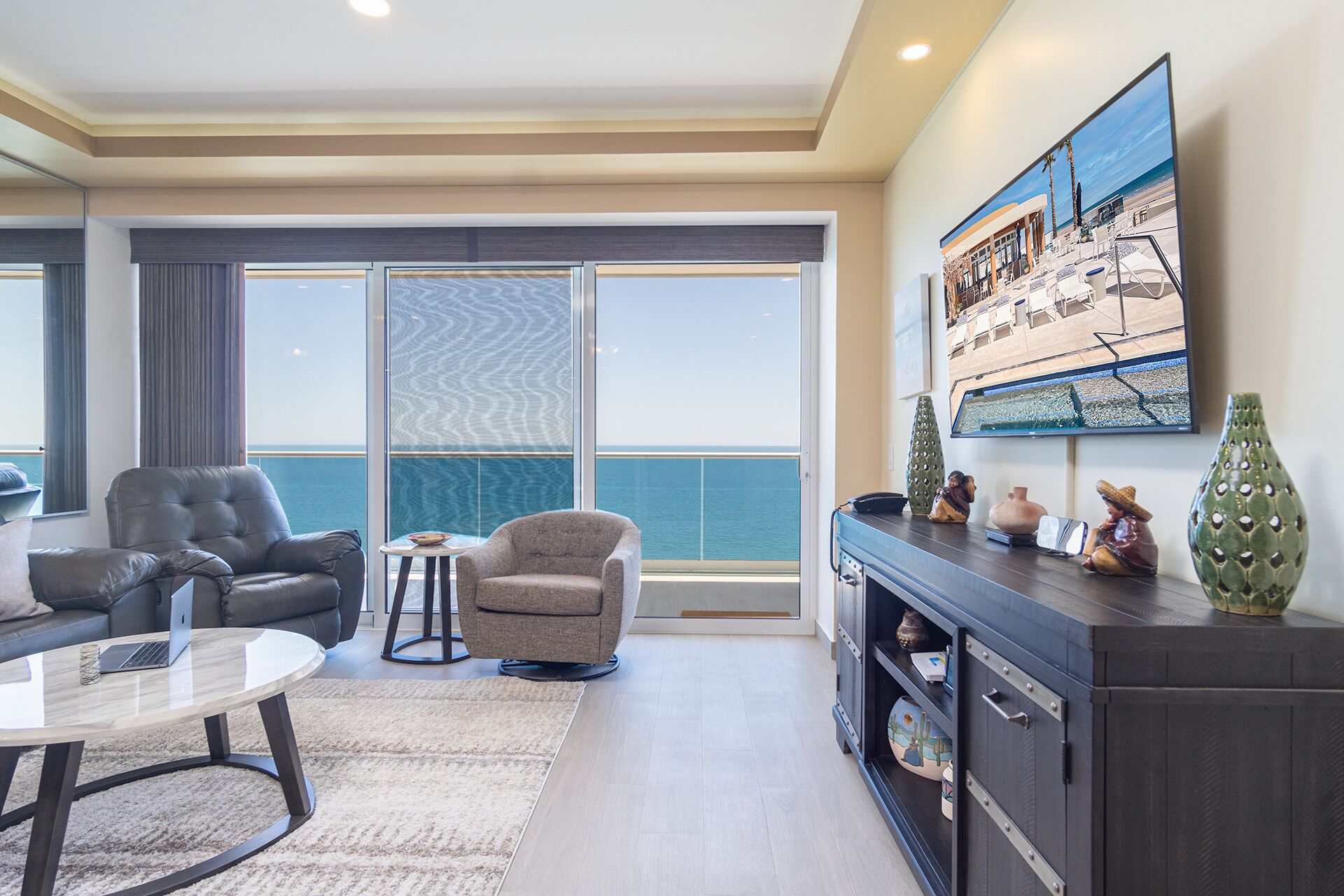 Appart'hôtel, plusieurs lits, balcon, vue océan (Encantame Towers Velero 1204) | Coin séjour