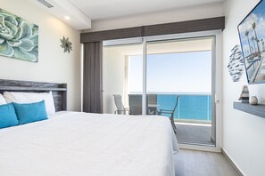 Apartamento, varias camas, balcón, vistas al mar (Encantame Towers Velero 1204) | 2 dormitorios, decoración individual, mobiliario individual