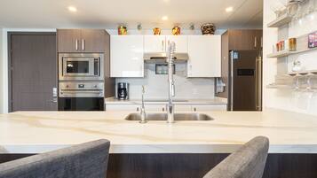 Condo, Multiple Beds, Balcony, Ocean View (Encantame Towers Velero 1204) | Private kitchen