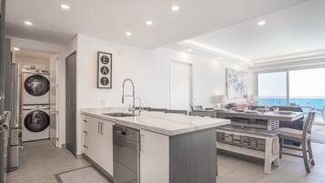 Apartment, Mehrere Betten, Balkon, Meerblick (Encantame Towers Velero 2104) | Eigene Küche