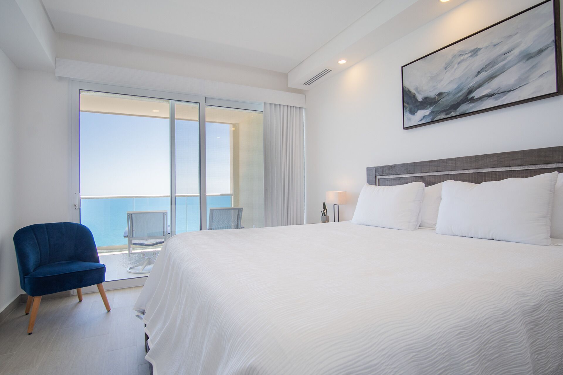 公寓式客房, 多张床, 阳台, 海洋景观 (Encantame Towers Velero 2104) | 2 多间卧室、特色装修、特色家居