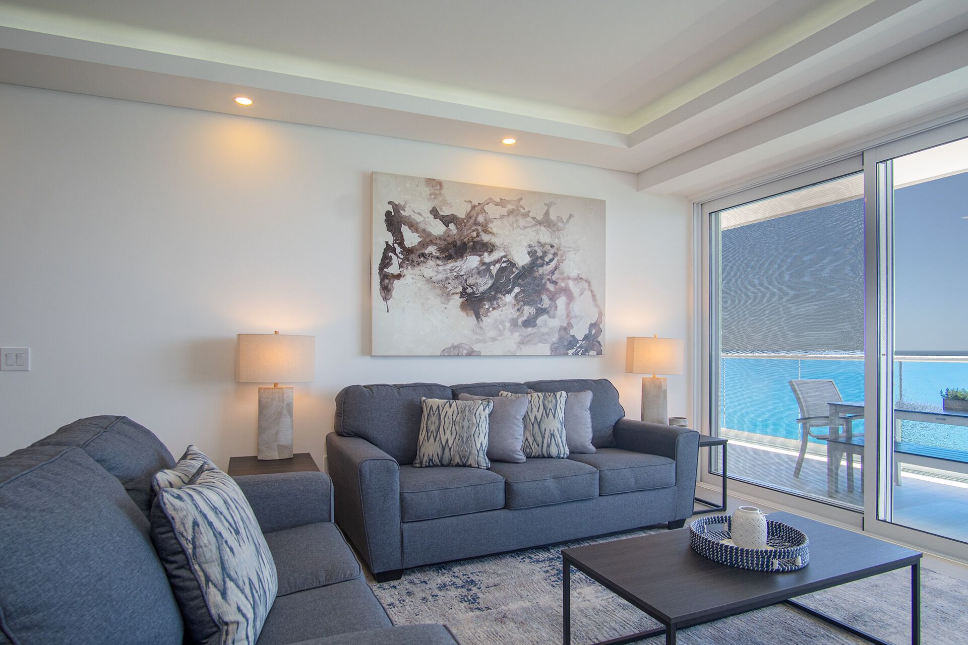 Apartment, Mehrere Betten, Balkon, Meerblick (Encantame Towers Velero 2104) | Wohnbereich | 42-Zoll-Flachbildfernseher mit Digitalempfang