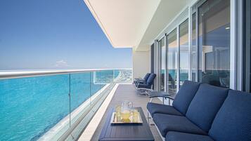 Appartement, Meerdere bedden, balkon, uitzicht op zee (Encantame Towers Velero 2101) | Uitzicht vanuit de kamer