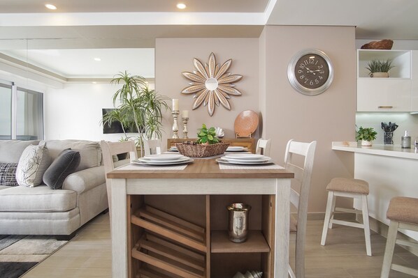 Appart'hôtel, 1 très grand lit et 1 canapé-lit, balcon, vue océan (Encantame Towers Verano 1003) | Intérieur