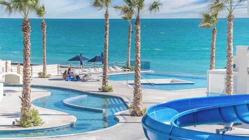 Stunning 1 Bedroom Condominium