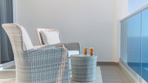 Condo, Multiple Beds, Balcony, Ocean View (Encantame Towers Viento 2104) | Terrace/patio