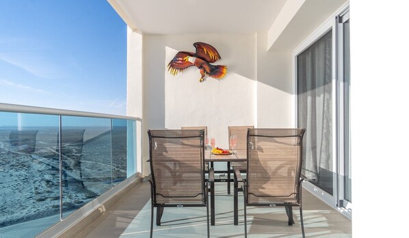 Appartement, Meerdere bedden, balkon, uitzicht op zee (Encantame Towers Viento 2104) | Buiten dineren