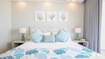 Condo, varias camas, balcón, vista al océano (Encantame Towers Viento 902) | 2 habitaciones, decoración personalizada y muebles diferentes