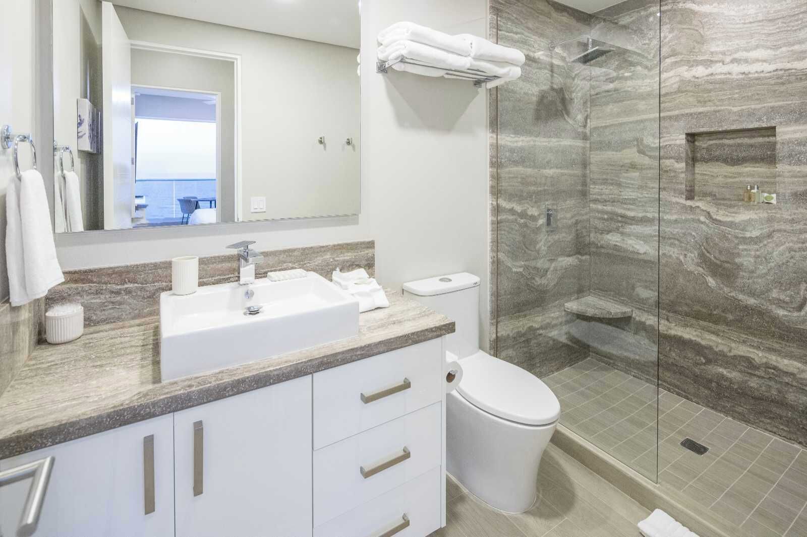 Appart'hôtel, plusieurs lits, balcon, vue océan (Encantame Towers Viento 902) | Salle de bain