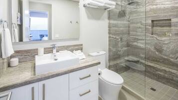 Condo, Multiple Beds, Balcony, Ocean View (Encantame Towers Viento 902) | Bathroom | Towels