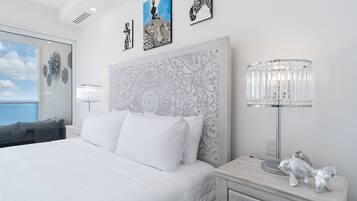 Condo, varias camas, balcón, vista al océano (Encantame Towers Velero 902) | 2 habitaciones, decoración personalizada y muebles diferentes