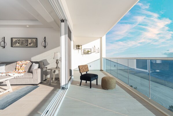 Condo, várias camas, sacada, vista para o oceano (Encantame Towers Velero 902) | Vista do quarto