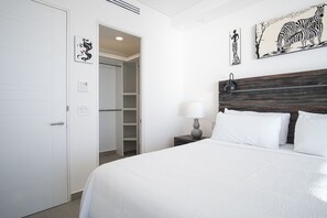 Apartamento, varias camas, balcón, vistas al mar (Encantame Towers Velero 902) | 2 dormitorios, decoración individual, mobiliario individual