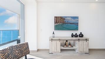 Condo, varias camas, balcón, vista al océano (Encantame Towers Velero 902) | Interior