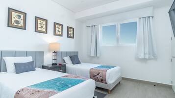 Condo, nhiều giường, ban công, quang cảnh biển (Encantame Towers Velero 2301) | 3 phòng ngủ, trang trí khác biệt