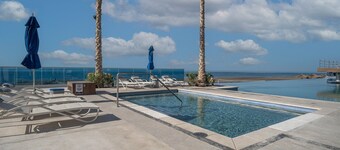 Splash in The New Lazy River/stay in Modern Luxury Encantame Viento 303