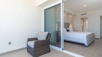 Condo, Multiple Beds, Balcony, Ocean View (Encantame Towers Viento 304)