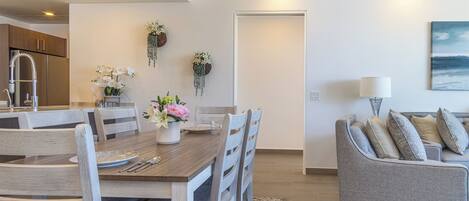 Condo, Multiple Beds, Balcony, Ocean View (Encantame Towers Viento 304) | Interior