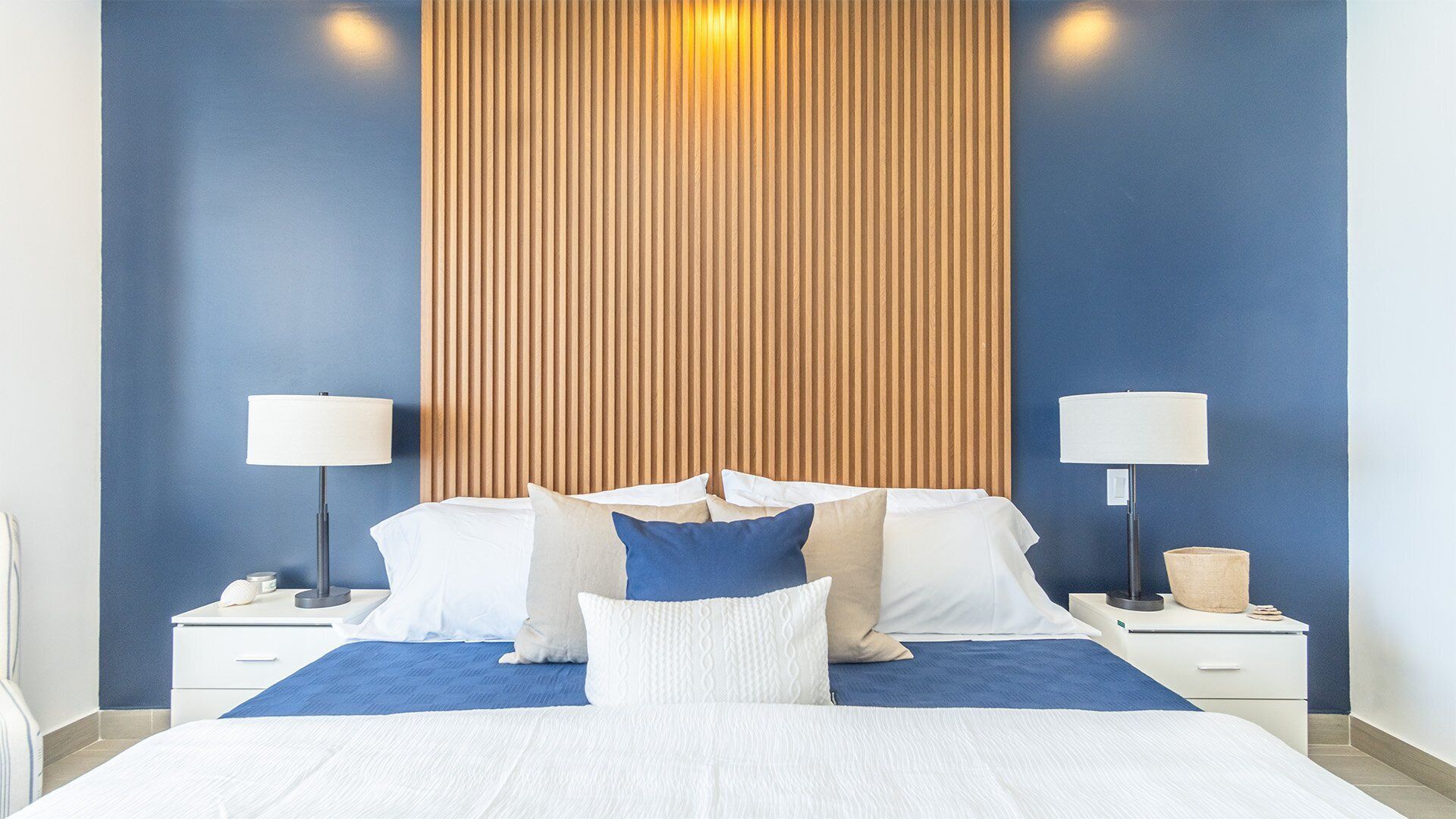 Condo, 1 cama King size y sofá cama, balcón, vista al océano (Encantame Towers Viento 1503) | 1 habitación, decoración personalizada y muebles diferentes 