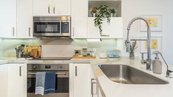 Huoneisto, 1 suuri parisänky ja vuodesohva, parveke, valtamerinäköala (Encantame Towers Viento 1503) | Yksityinen keittiö