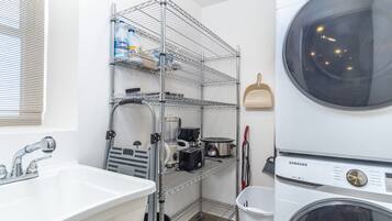 Condo, Multiple Beds, Balcony, Ocean View (Encantame Towers Viento 504) | Interior