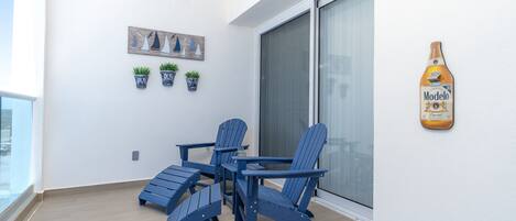 Condo, várias camas, sacada, vista para o oceano (Encantame Towers Viento 504) | Terraço/pátio