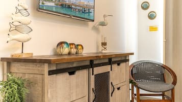 Condo, Multiple Beds, Balcony, Ocean View (Encantame Towers Viento 504) | Interior