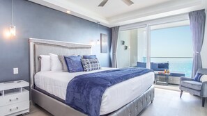 Condo, varias camas, balcón, vista al océano (Encantame Towers Verano 2105) | 2 habitaciones, decoración personalizada y muebles diferentes