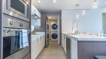 Condo, Multiple Beds, Balcony, Ocean View (Encantame Towers Viento 1704) | Laundry