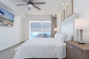 公寓式客房, 多张床, 阳台, 海洋景观 (Encantame Towers Velero 1604) | 2 多间卧室、特色装修、特色家居、床单