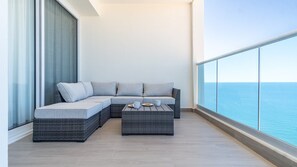 Apartment, Mehrere Betten, Balkon, Meerblick (Encantame Towers Viento 1404) | Terrasse/Patio