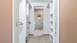 Condo, Multiple Beds, Balcony, Ocean View (Encantame Towers Viento 104) | Interior