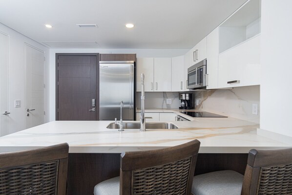 Apartment, 1 King-Bett und Schlafsofa, Balkon, Meerblick (Encantame Towers Velero 403) | Eigene Küche