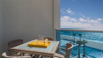 Condo, 1 King Bed with Sofa bed, Balcony, Ocean View (Encantame Towers Velero 403) | Outdoor dining