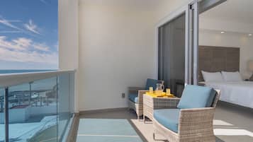 Condo, 1 King Bed with Sofa bed, Balcony, Ocean View (Encantame Towers Velero 403) | 1 bedroom, individually decorated, individually furnished, bed sheets