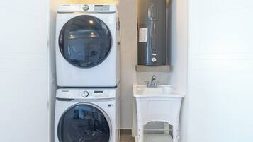 Huoneisto, 1 keskisuuri parisänky ja vuodesohva, parveke (Encantame Towers Viento 1703) | Pesulapalvelu