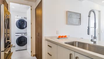 Condo, Multiple Beds, Balcony, Ocean View (Encantame Towers Velero 1102) | Private kitchen