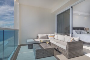 Condo, varias camas, balcón, vista al océano (Encantame Towers Velero 1102) | 2 habitaciones, decoración personalizada y muebles diferentes 