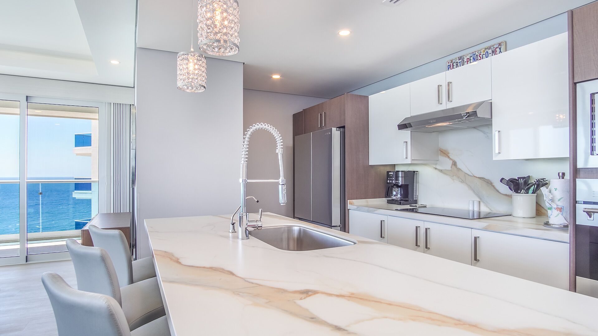 Kondominium, Beberapa Tempat Tidur, balkon, pemandangan samudra (Encantame Towers Verano 2205) | Dapur pribadi | Meja makan