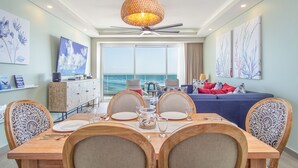 Condo, nhiều giường, ban công, quang cảnh biển (Encantame Towers Verano 802)