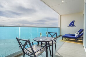 Kondominium, Beberapa Tempat Tidur, balkon, pemandangan samudra (Encantame Towers Verano 802) | Tempat makan outdoor
